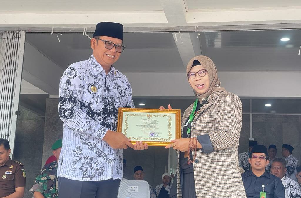 Memberikan Dampak Nyata Peningkatan Mutu Pendidikan di Jawa Barat, BBPMP Provinsi Jawa Barat Mendapatkan Penghargaan dari Dinas Pendidikan Kota Sukabumi